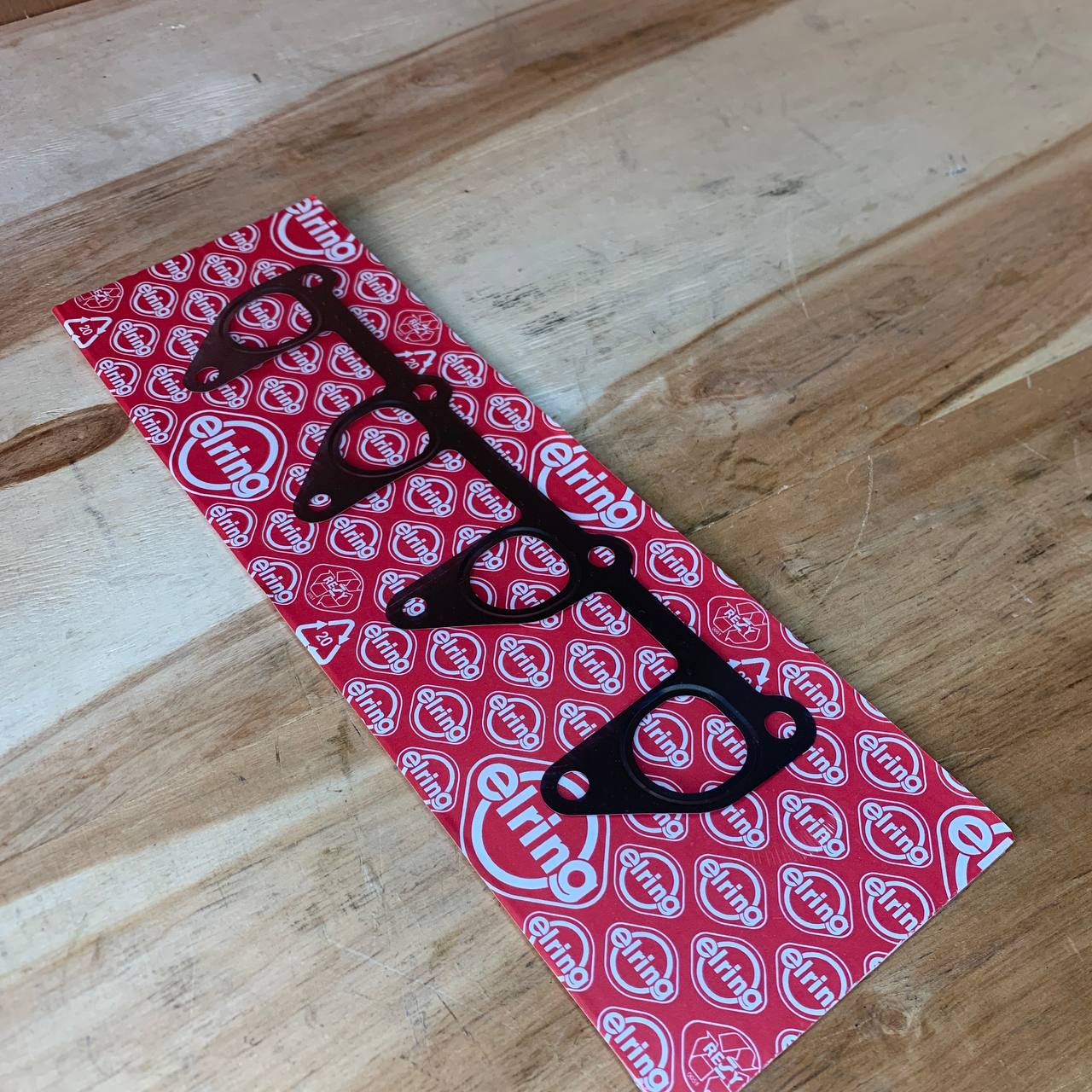 EMPACADURA DE MULTIPLE DE ESCAPE