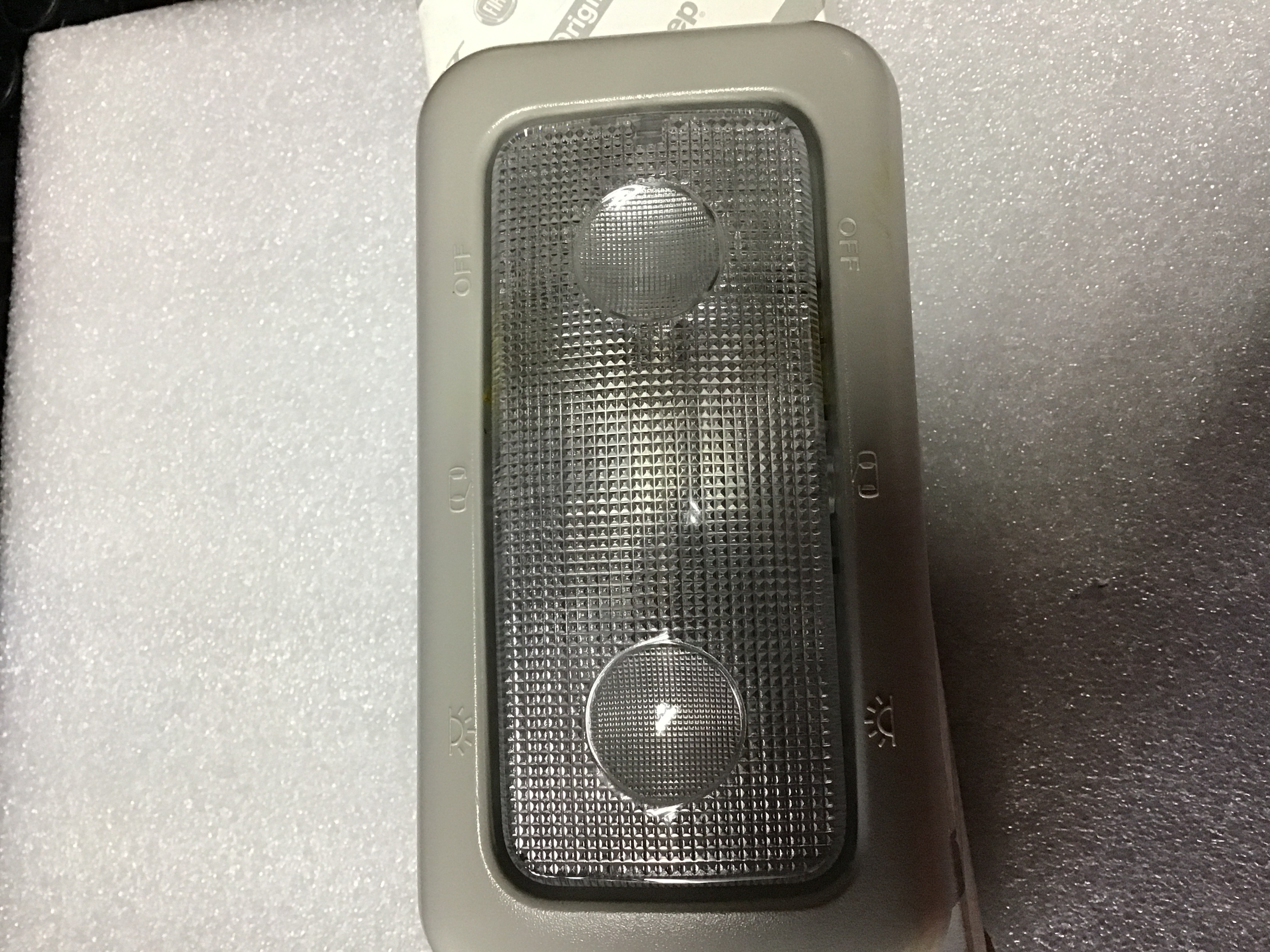 LAMPARA DE TECHO TRASERA GRIS CINZA